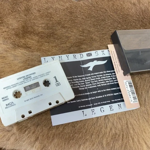 Lynyrd Skynyrd Legend Cassette - Picture 3 of 4